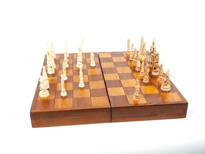Chine, vers 1920

Jeu d'échec en ivoire et...