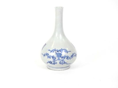 Corée

Vase bouteille en porcelaine bleue...