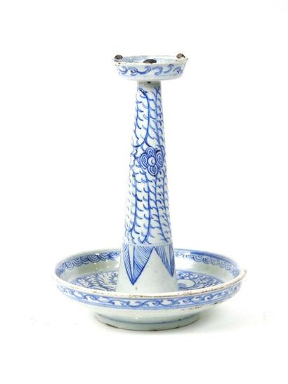 Chine

Chandelier en porcelaine bleue et...