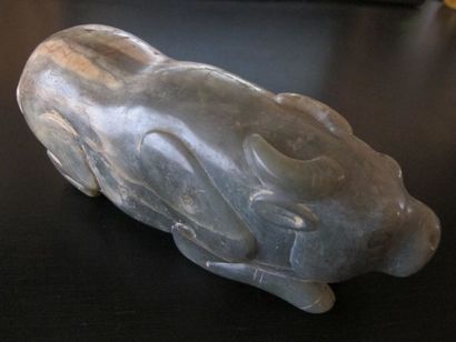 Sujet sculpté d’un bœuf couché, deuxième...