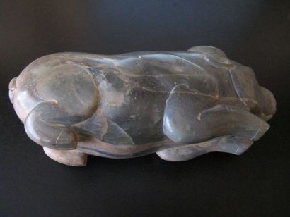 Sujet sculpté d’un bœuf couché, deuxième...