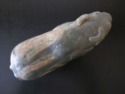 Sujet sculpté d’un bœuf couché, deuxième...