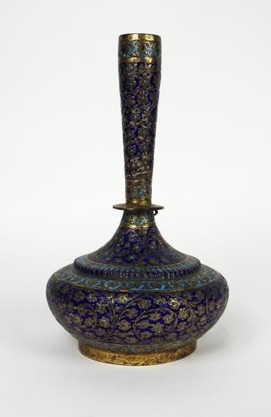 Vase à panse basse en bronze à décor émaillé..XIXe....