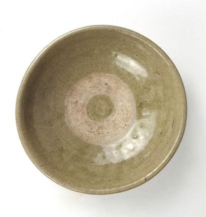 Bol d'époque Yuan à glaçure craquelée verte....