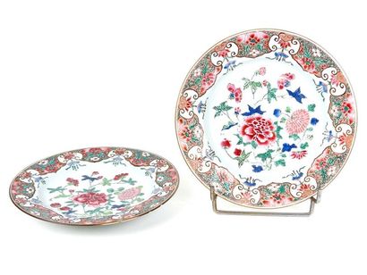 Paire d'assiettes

Porcelaine et e?maux de...