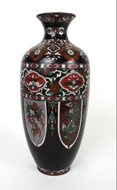 Vase balustre en métal cloisonné polychrome....