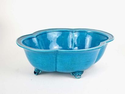 Coupe polylobée en biscuit émaillé turquoise...