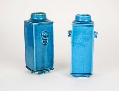 Paire de petits vases carrés à col rond en...