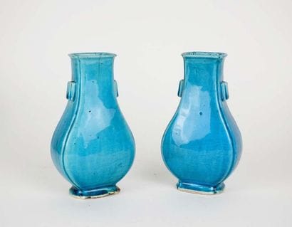 Paire de petits vases de forme gourde en...