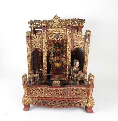 Temple d'autel en bois laqué rouge et or...