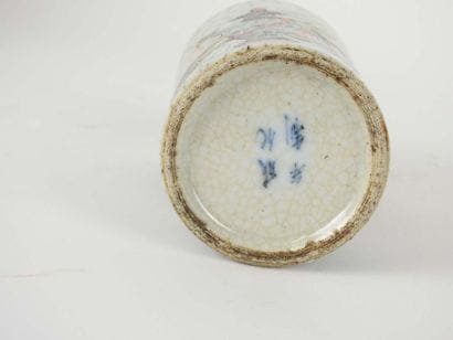 Gobelet-porte pinceaux en porcelaine craquelée...