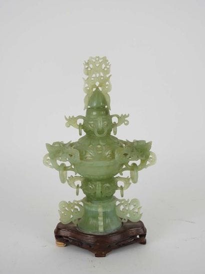 Brûle parfum en jadéite finement sculptée...