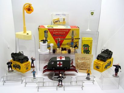

Lot (10 pièces) comprenant :

Dinky-Toys...