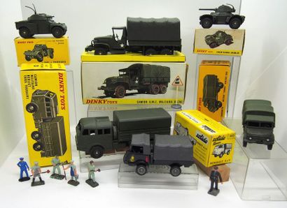 

Lot (6 pièces) comprenant :

Dinky-Toys...