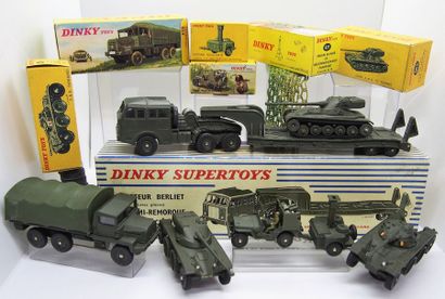 

Lot (7 pièces) comprenant :

Dinky-Toys...