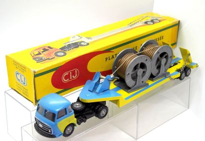 

CIJ – France – métal – 1/43e (1) 



Première...
