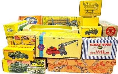 

Lot de boîtes vides - carton - (19) 



Lot...