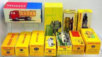 

Lot de boîtes vides - carton - (9+2) 



Lot...