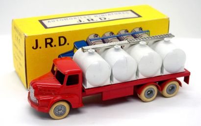 

JRD – France – métal – 1/43e (1) 



Peu...