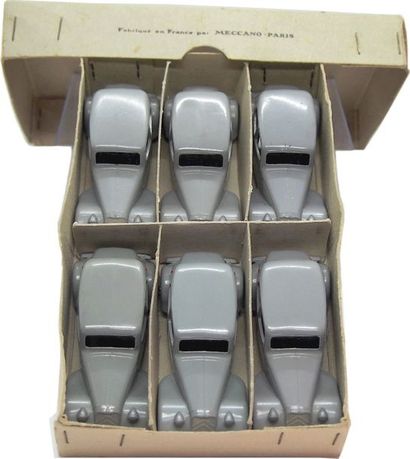 
Dinky-Toys – France - métal – 1/43e (7)

Peu...