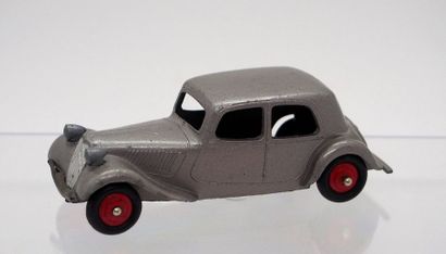 
Dinky-Toys – France - métal – 1/43e (1)

Peu...