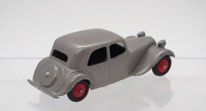 
Dinky-Toys – France - métal – 1/43e (1)

Peu...