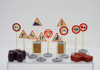 

Dinky-Toys – France - métal / plastique...