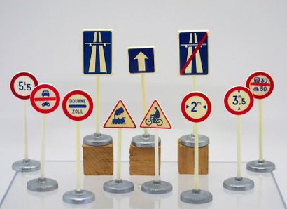 

Dinky-Toys – France - métal / plastique...