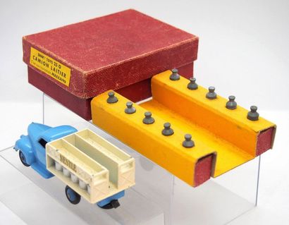 

Dinky-Toys – France - métal – 1/43e (1)...