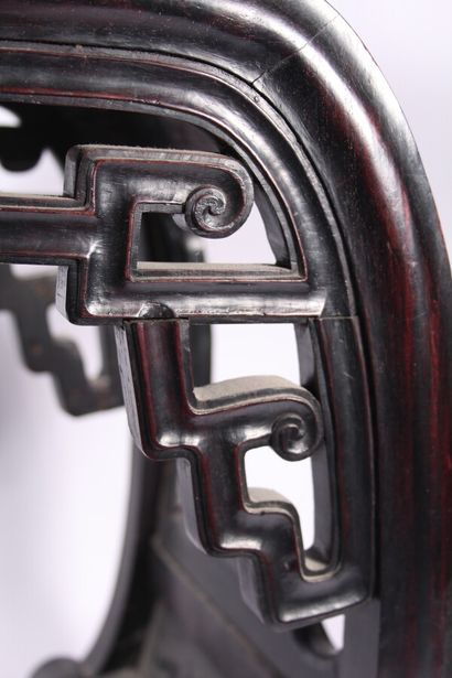Paire de tabourets en bois et albâtre

Chine,...