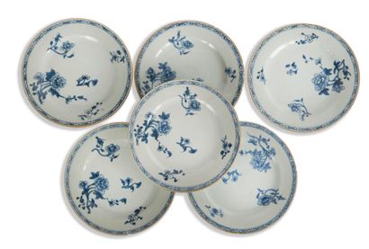 Six assiettes en porcelaine bleu blanc

Chine,...