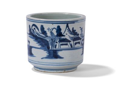 Trois pots en porcelaine bleu blanc 

Chine,...