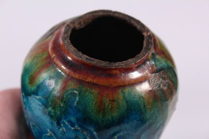 Paire de petits vases en grès émaillé turquoise...
