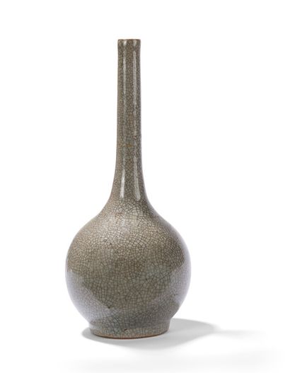 Vase en porcelaine craquelée

Chine, XXème...