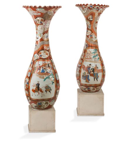 Paire de grands vases en porcelaine Kutani

Japon,...