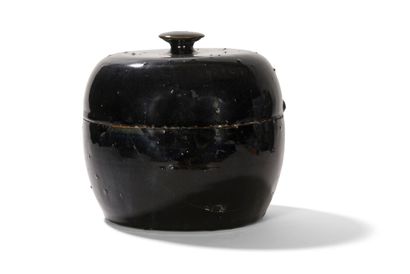Pot couvert en grès émaillé noir 

Chine,...