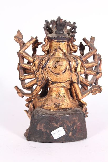 Statuette d'Avalokitesvara en bronze laqué...