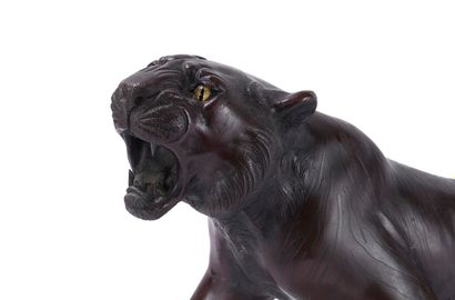 Tigre en bronze 

Japon, première moitié...
