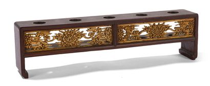 Porte-pipe en bois et ivoire sculpté

Chine,...