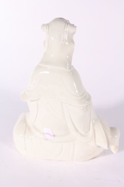 Statuette de Guanyin en porcelaine blanc...