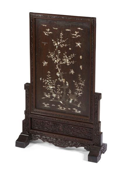 ÉCRAN EN BOIS ET INCRUSTATIONS DE NACRE

Chine,...