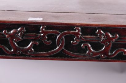 Table basse en bois sculpté

Chine, début...