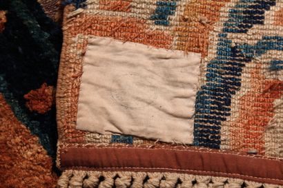 Tapis en laine tissée

Chine, début du XXème...