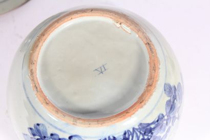 Pot couvert en porcelaine bleu blanc

Chine,...