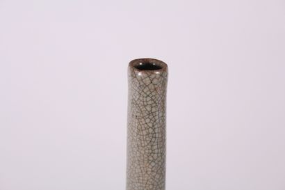 Vase en porcelaine craquelée

Chine, XXème...