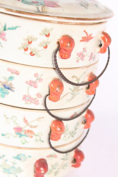 Boîte à pique-nique en porcelaine polychrome...