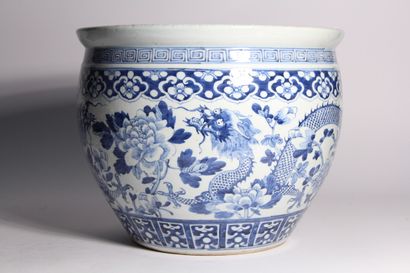 Petite vasque à poisson en porcelaine bleu...