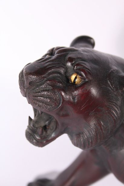 Tigre en bronze 

Japon, première moitié...