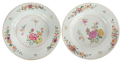 Dix assiettes en porcelaine famille rose

Chine,...