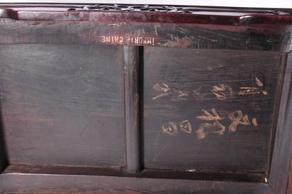 Table basse en bois sculpté

Chine, début...
